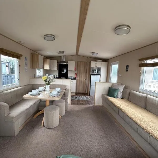 Ty hedd static caravan, hotelli kohteessa Caernarfon