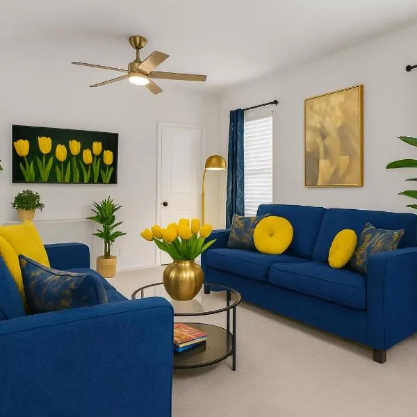 Crew Stay Sleeps 10, Wi-fi, Parking, Big Backyard, hotel in Lavon