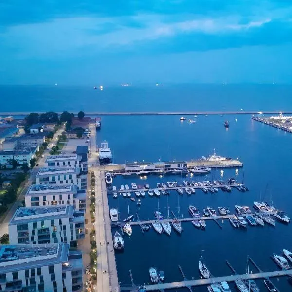 Sea Towers! SKY PENTHOUSE! Panoramic SEA & CITY VIEWS from Glass Corner TRIANGLE! 28 TOP Floor! Terrace! Short & Long Stay! Parking! Sailing in the heaven feels like a King!, hotel v Gdyni