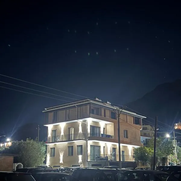 Riverside Villa, hotel en Tragjas