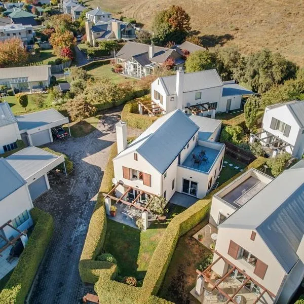 Sunny, Spacious and Private Wanaka Home in a great location!, hotel in Wanaka