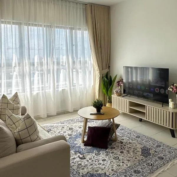 Cozy Aesthetic Apartment near KLIA Airport, hotel in Sepang