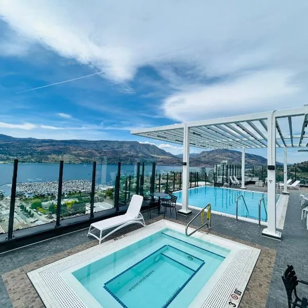 Million-Dollar View with 34th floor Rooftop Pool and hot Tub , Private Room and Private Bathroom in Downtown Kelowna!, hotel in Kelowna