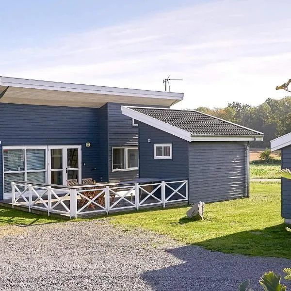 6 person holiday home in Gudhjem-By Traum, hotel in Gudhjem