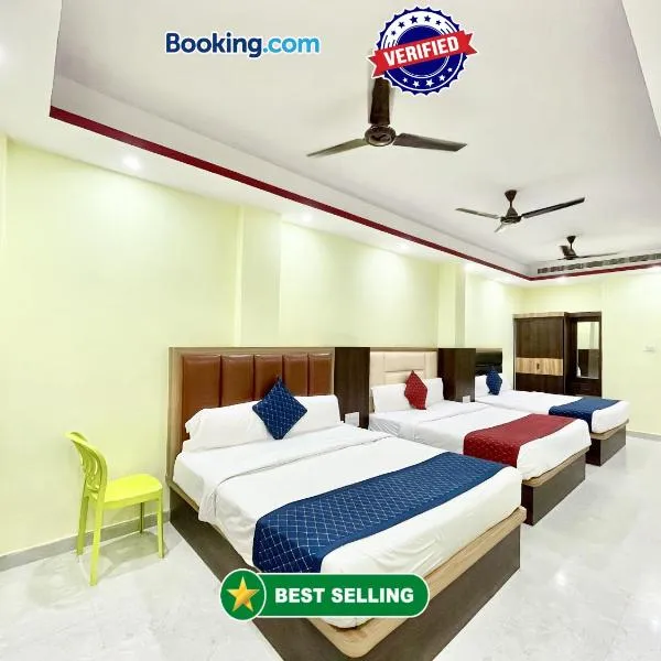 Hotel Premium LAXMIVILLAS ! Varanasi, Near Kashi Vishwanath Temple And Railway station, Fully Air conditioned & Spacious Room - Prime Location wifi- Lift and Room Service Facilities, BEST HOTEL IN VARANASI, hotel in Varanasi