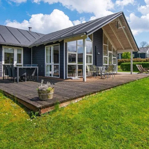 12 person holiday home in Aabenraa-By Traum, hotel in Loddenhøj