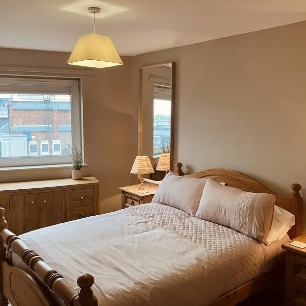 Central, Close to Theatre & Cruise Port, with free parking space!, hotel v destinaci Southampton