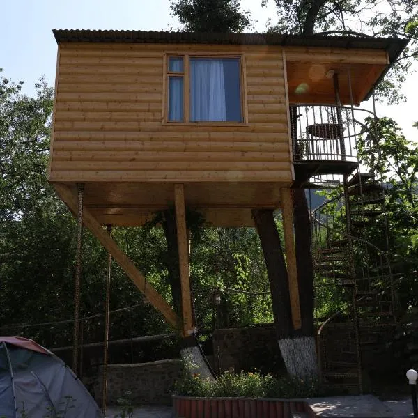 Tree House & Camping Goris, hotel in Goris