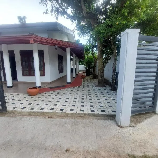 Breeze Blows- Solitude Holiday Home, ξενοδοχείο σε Matara