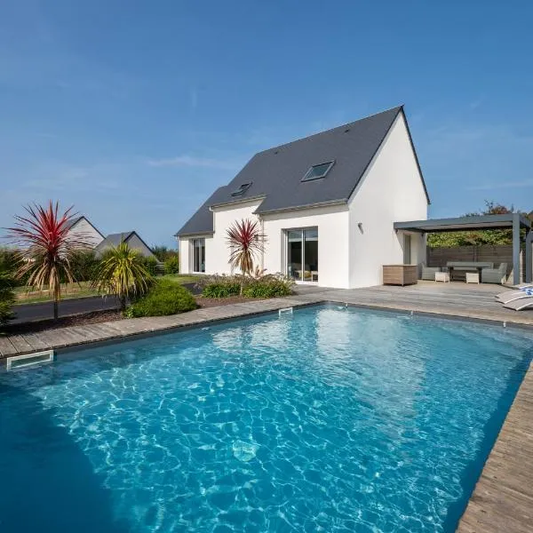 Villa avec piscine privée, sauna, jardin et parking, hotel in Barneville-Carteret