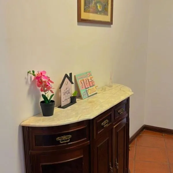 Quarto com varanda no centro de viseu, hotel in Viseu