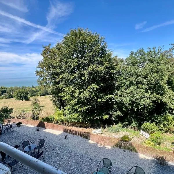 Lumineux appartement, jardin, vu sur mer, hôtel à Trouville-sur-Mer