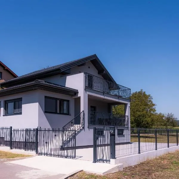 Modern Home with Spa & Jacuzzi near Korana River by Destination GREEN Croatia, hotel in Gornji Velemerić