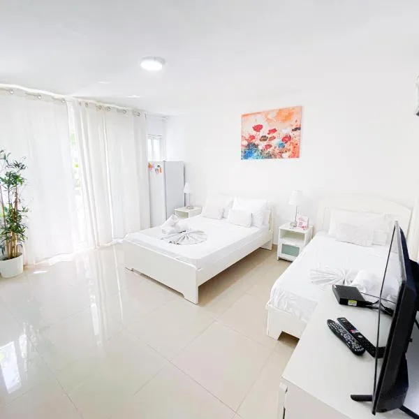 Caribbean Mojito Studios HOTEL WiFi Los Corales BEACH CLUB & SPA, hotel in Punta Cana