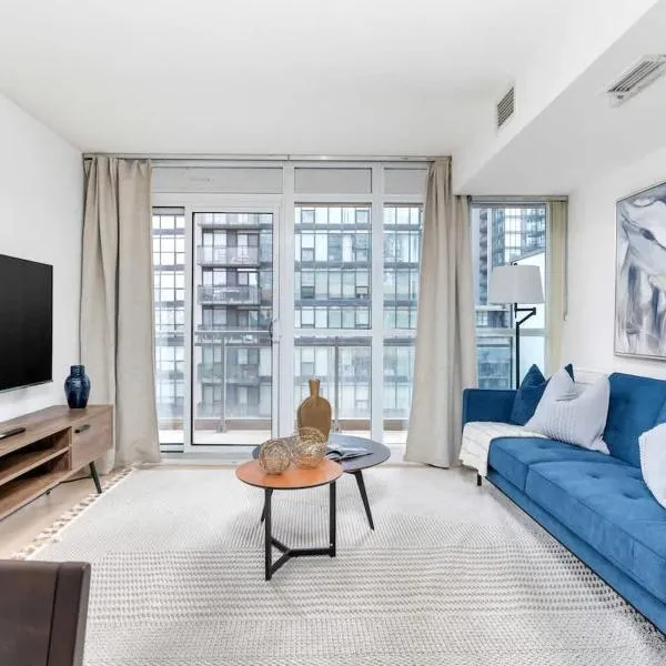 Charming Condo w Private Patio in Quiet Capreol, hotel in Toronto