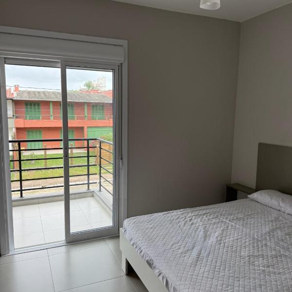 Ótimo apto a 50m da areia churrasq 2Q 2 banheiros 302 - Foto 2