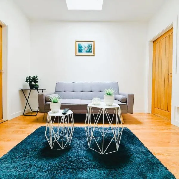 Gorgeous 1 bed flat, Sleeps 4, free Parking, Pet friendly, Pudsey, Leeds, hotel in Pudsey