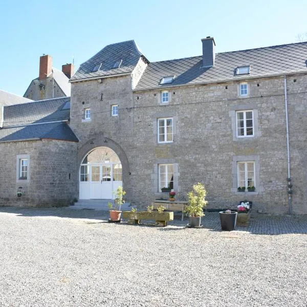 Charming Farmhouse in Ouffet for 7, hotel in Ouffet