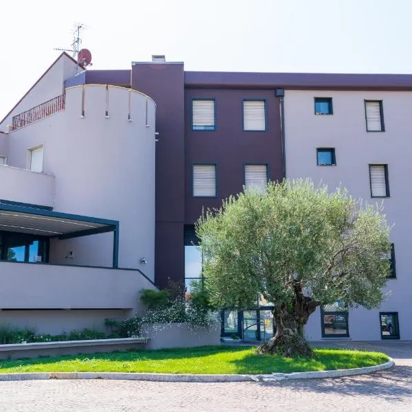 Hotel HDomus, hotel in Nogarole Rocca