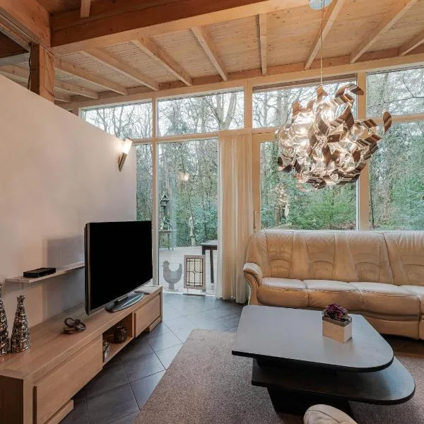Forest House in Norg with Private Sauna, hotel em Norg
