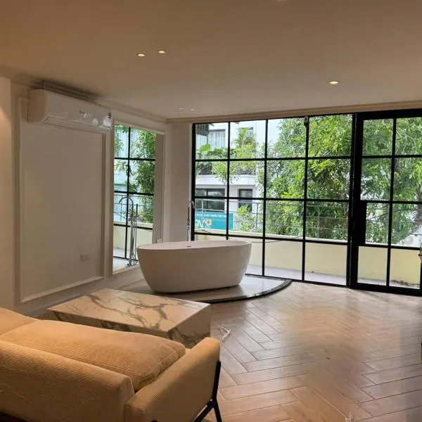 Hanoi Trainstreet Hoan Kiem- Calm Homestay, hotel in Hanoi