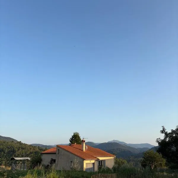The Casa at Cerdan Art and Nature, hotel in Saint-Laurent-de-Cerdans