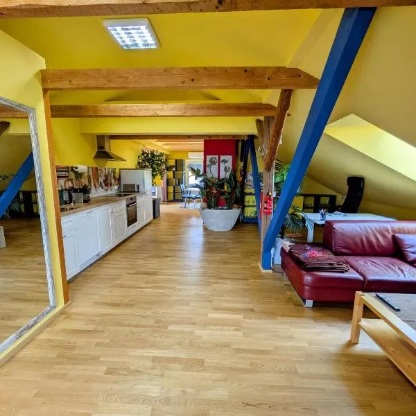 Anton's bunte Welt (100 m², Parkplatz, Garten und viel mehr), hotel in Albersdorf