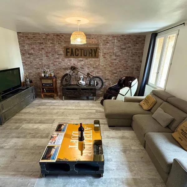 The Loft Factory 4 Chambres Vue Garonne + Jardin, hotel v destinaci Lormont