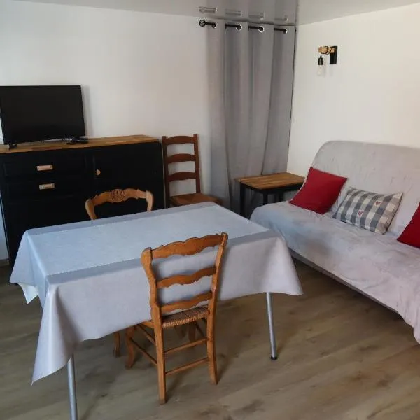 Quiet cottage, hotell i Camphin-en-Carembault