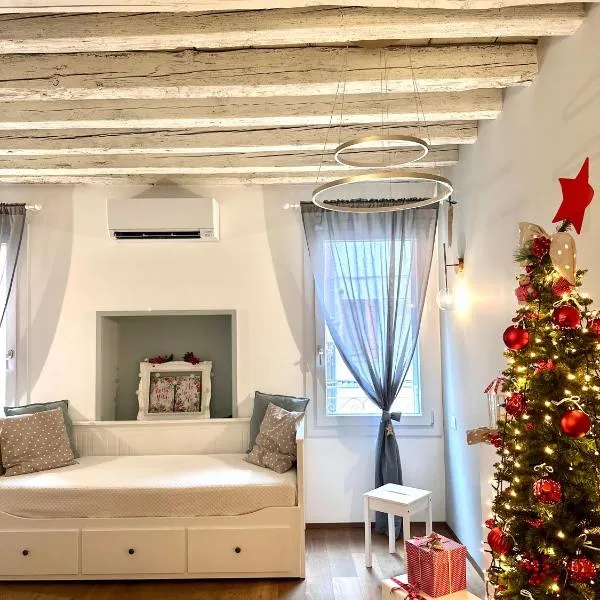 Gingerbread Suite Originale appartamento a tema Natale in centro storico, Hotel in Chioggia