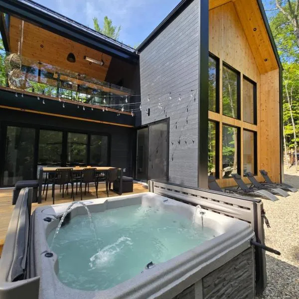 Armoni Ski & Spa, hotel in Cantley