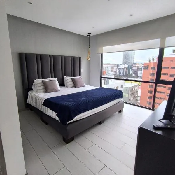 Panoramic Terrace ESSENCE Luxury Suite in Carolina Park, hotel in Quito