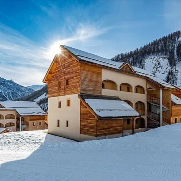 Appartement 4 pièces pour 6-8 personnes, 2 chambres, 1 cabine, 2 canapés-lit double dans le salon, au pied des pistes et piscine l'été, wifi fibre, Hotel in Arvieux