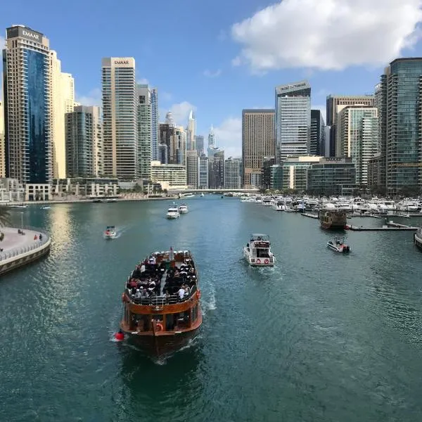 The S Royal Marina Boutique Stay For Ladies And Families Only, hotel in Dubai