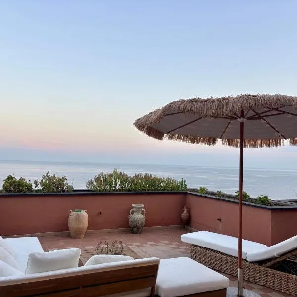 Casa Della Baia With a beautiful view, hotel in Varazze