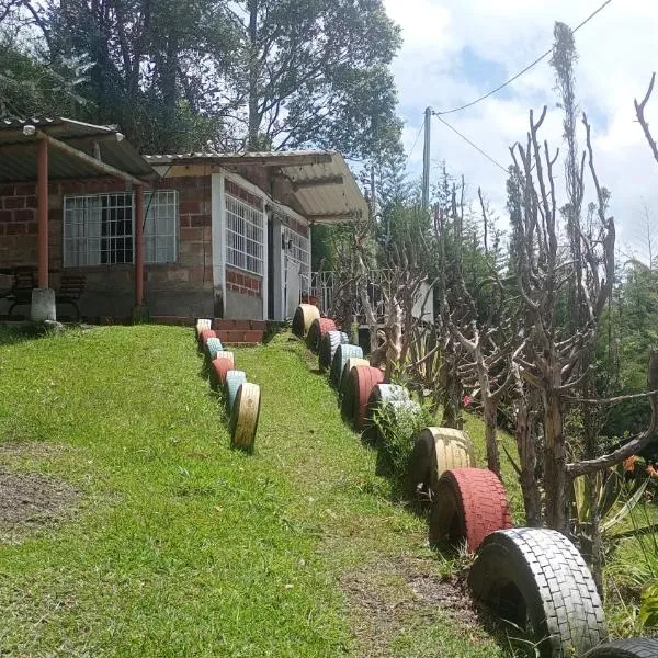 Linda Vista Los Pinos Cabaña, hotel in Rionegro