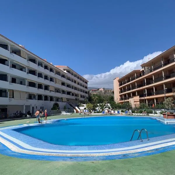 Apartment with large terrace in Summerland, Hotel in Los Cristianos