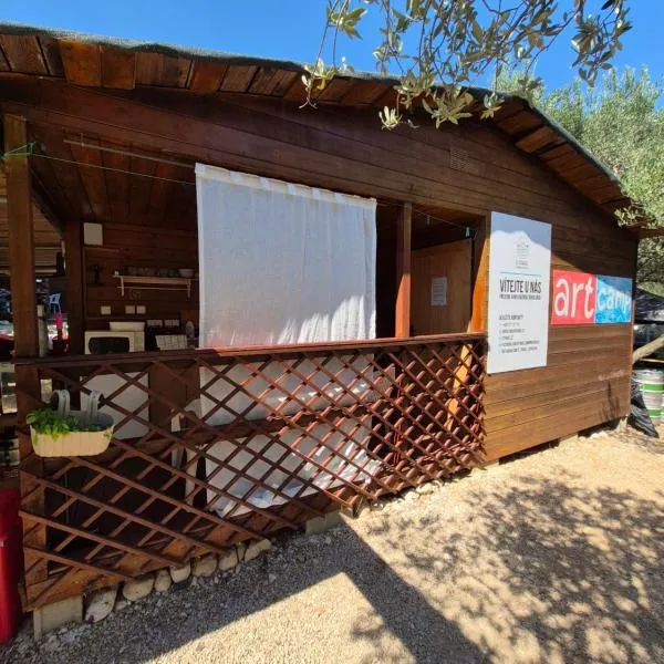 Olive Grove Beachside Cabins 80m from Beach Air-conditioned with Family Spirit under Biokovo, hotel in Živogošće