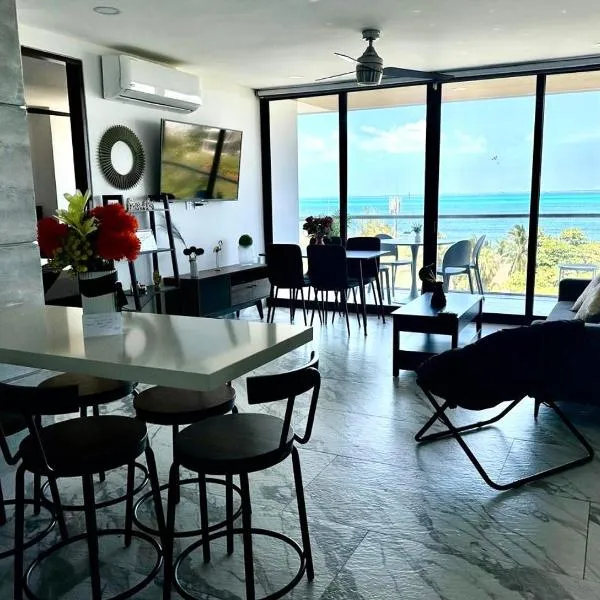 Beautiful sea view apartment in the Hotel Zone Cancun, hotel di Cancún