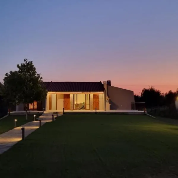 The Garden Villa, hotel a Kourouta