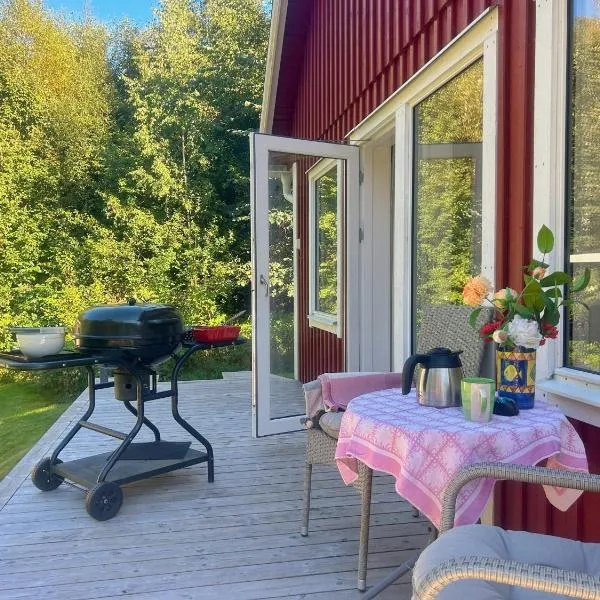 The Blomsholm Cabin - Recharge Your Electric Car, khách sạn ở Strömstad