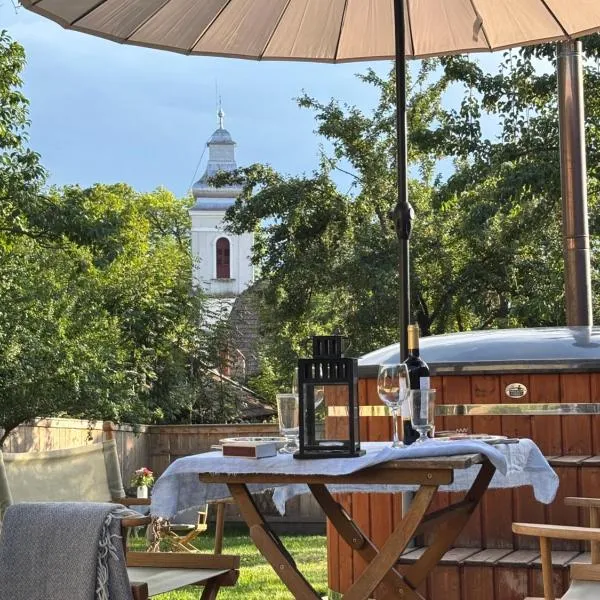 Jotaferien Transylvanian Shepherdhut with jacuzzi, Hotel in Harale