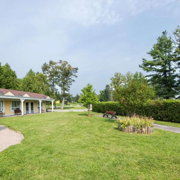 Knights Inn Bracebridge، فندق في بريسبريدج