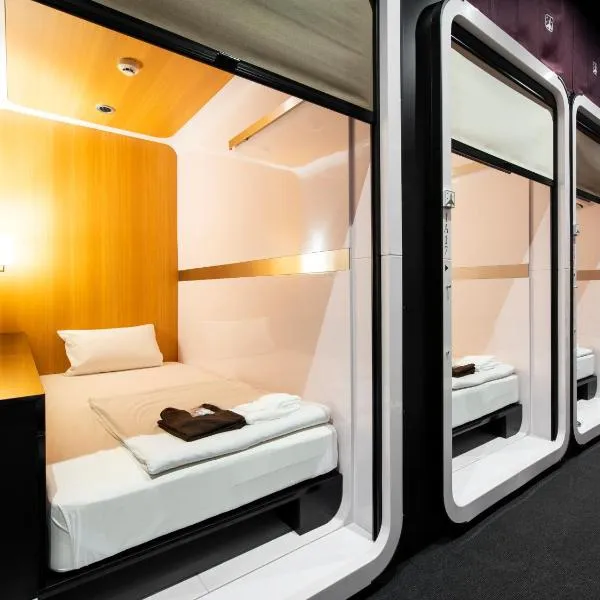 FIRSTCABIN Kyoto Nijojo، فندق في كيوتو