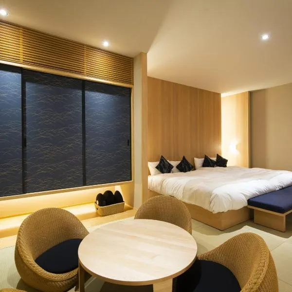FIRSTCABIN Kyoto Nijojo, hotel in Kyoto