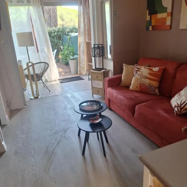 Mimilou Eleuthera 300 m centre naturiste, hotel in Cap d'Agde