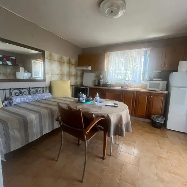 Kristas studio, hotel a Agioi Theodoroi