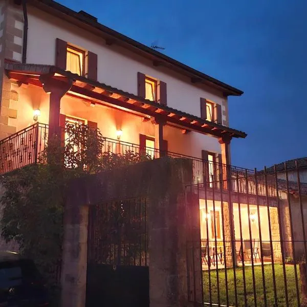Casa Rural Torreblanca, hotel in Urroz