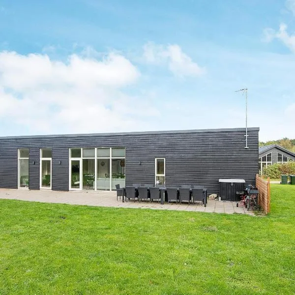 14 person holiday home in Glesborg-By Traum, hotel in Glesborg