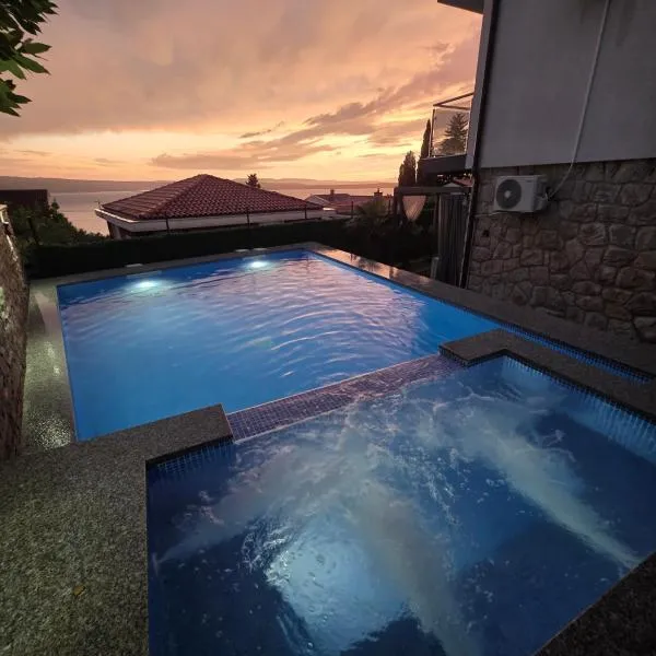 Apartments Blazevic, heated pool&jacuzzi, hotel in Dramalj